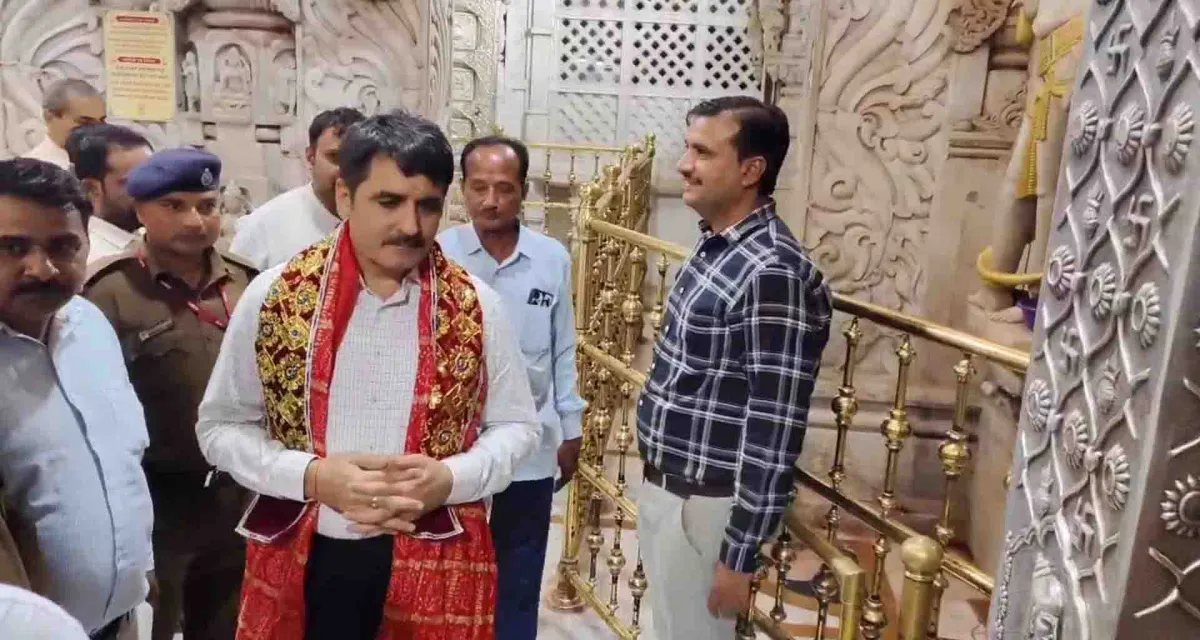 ગુજરાત વિધાનસભાના અધ્યક્ષ શંકરભાઈ ચૌધરીએ કર્યા માં અંબાના દર્શન