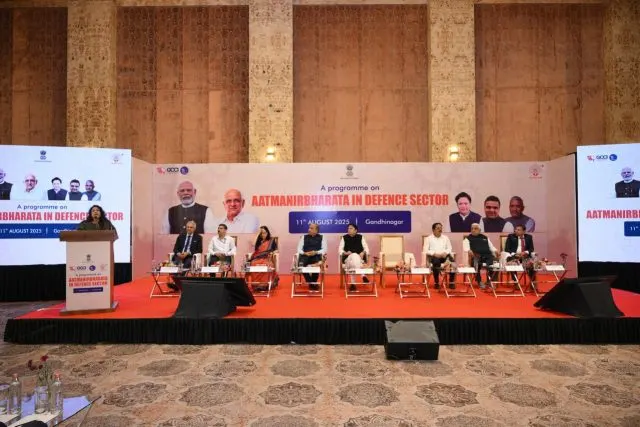 ભારત સરકારના સંરક્ષણ ઉત્પાદન વિભાગ, ગુજરાત સરકારના ઉદ્યોગ અને ખાણ વિભાગ, GCCI અને લઘુ ઉદ્યોગ ભારતીના સંયુક્ત ઉપક્રમે આ સેમિનાર આયોજિત કરવામાં આવ્યો