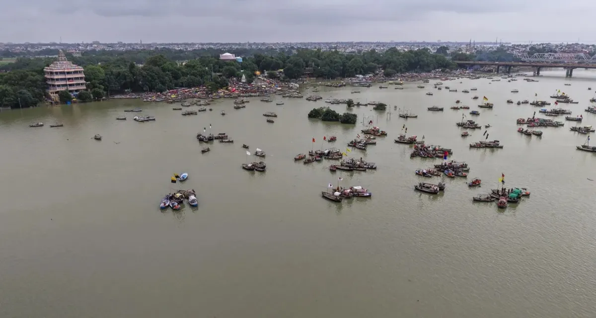 જ્યાં મહાકુંભ યોજાયો હતો, ત્યાં દરિયો દેખાય છે, આરતી સ્થળ ડૂબી ગયું છે; ડ્રોન કેમેરામાંથી વિનાશની તસવીરો બહાર આવી