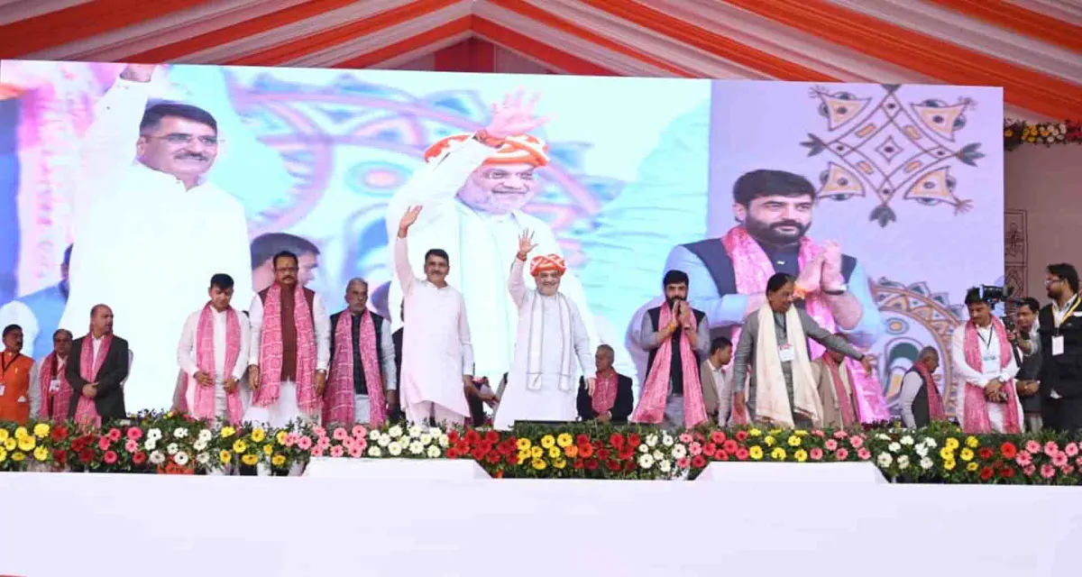 સણાદર ડેરી ખાતે બનાસ ડેરીના અનેક પ્રકલ્પોનું ખાતમુહૂર્ત–લોકાર્પણ