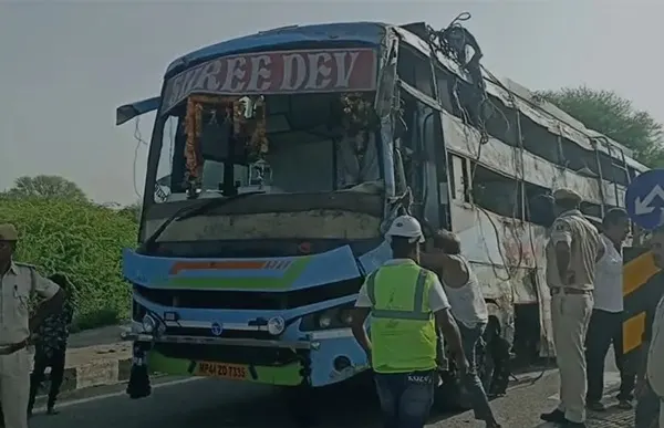 અમદાવાદથી ભીલવાડા જતી સ્લીપર બસનો ગમખ્વાર અકસ્માત; 3નાં મોત, 20થી વધુ ઇજાગ્રસ્ત