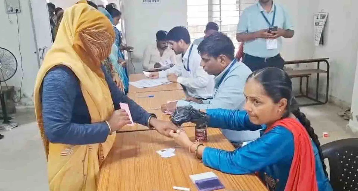 પાટણ જિલ્લામાં 232 ગ્રામ પંચાયતોની ચૂંટણી માટે યોજાયેલ મતદાન પ્રક્રિયા શાતિ પૂણૅ રહી