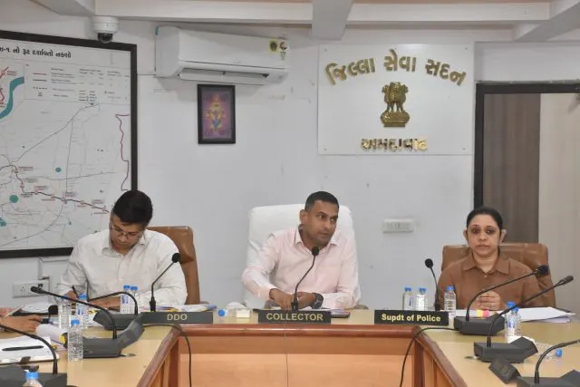 અમદાવાદ ખાતે કલેક્ટર શ્રી સુજિત કુમારના અધ્યક્ષસ્થાને જિલ્લા સંકલન અને ફરિયાદ નિવારણ સમિતિની બેઠક યોજાઈ