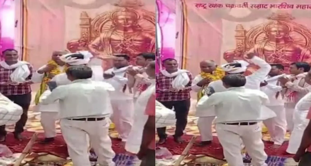 ભૂમિપૂજન દરમિયાન યુપીના ભૂતપૂર્વ પાર્ટી સભ્યએ રાજકારણીને થપ્પડ મારી, વીડિયો વાયરલ