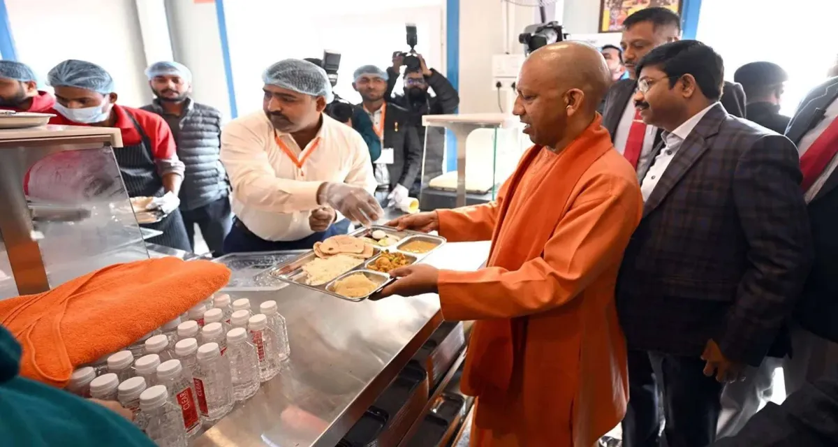 CM યોગીએ પ્રયાગરાજમાં કર્યું 'મા કી રસોઈ'નું ઉદ્ઘાટન, માત્ર 9 રૂપિયામાં મળશે પેટનું ભોજન
