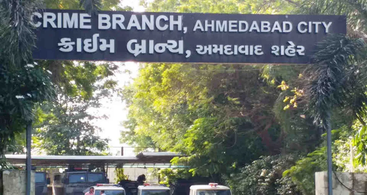 અમદાવાદ ક્રાઈમ બ્રાન્ચે લાખોનું ડ્રગ્સ પકડી પાડ્યું બેની કરી ધરપકડ; ત્રણ ફરાર