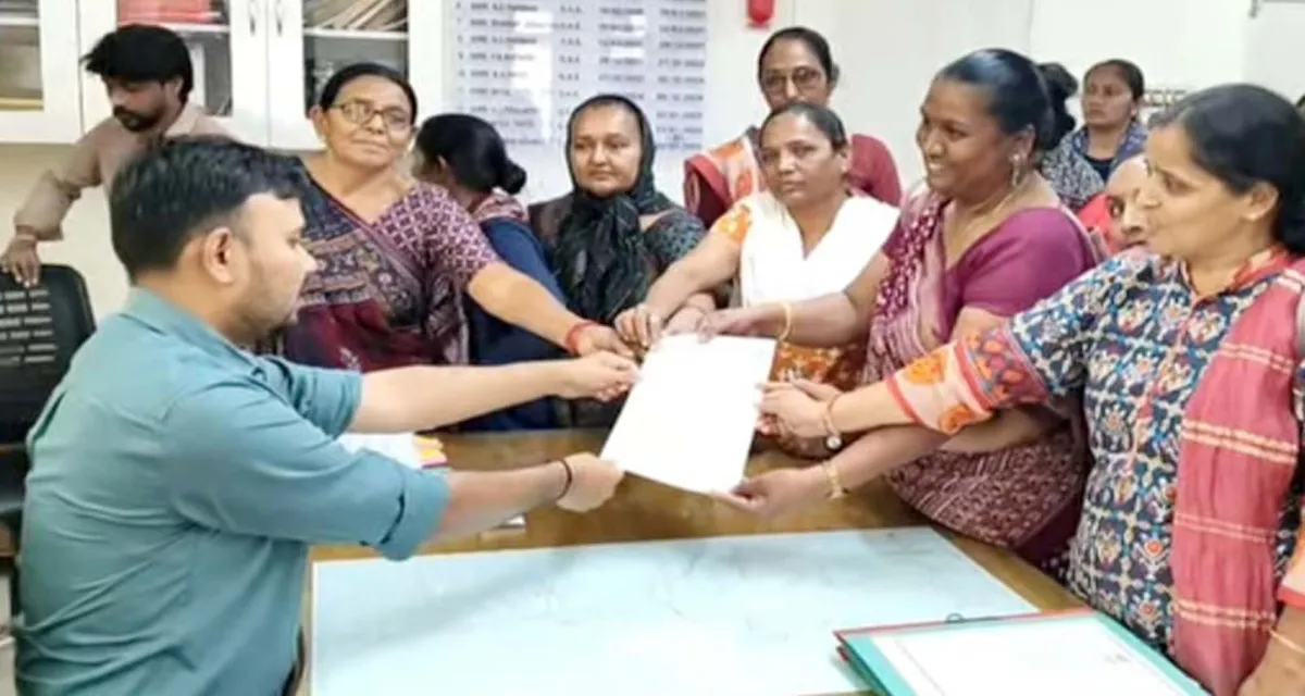 પાટણ આંગણવાડીની બહેનોએ પડતર માંગણીઓ લઇ કલેકટર કચેરીએ આવેદનપત્ર આપ્યું