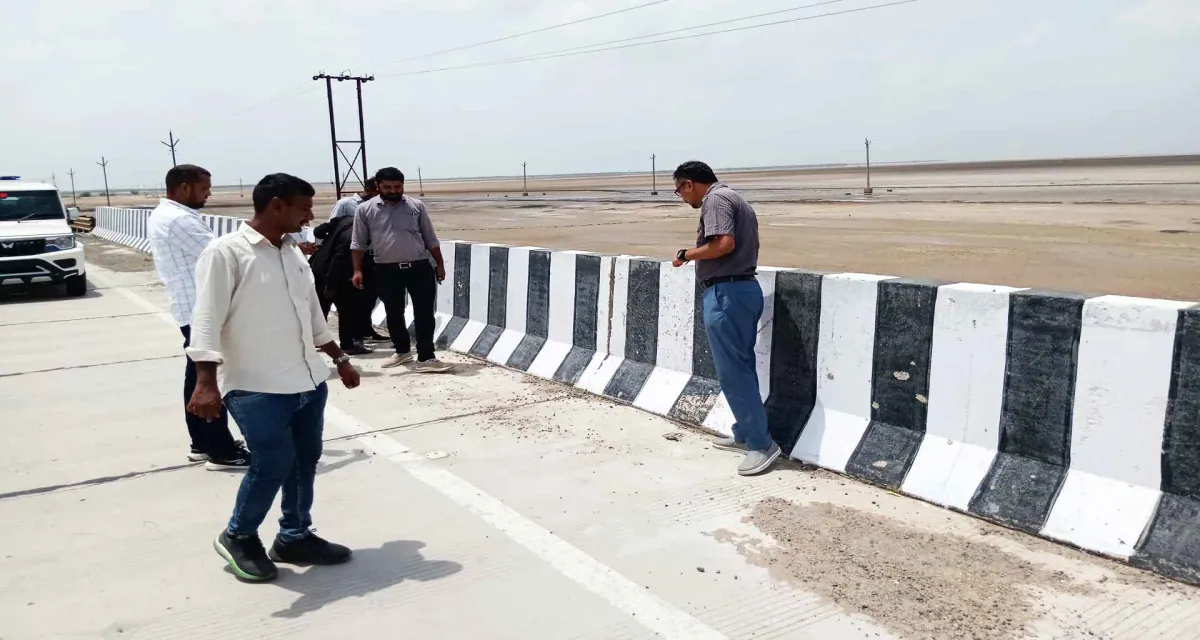 સૂઈગામ ભાભર પંથકમાં આવેલા ૦૬ બ્રીજનું પ્રાંત અધિકારીએ ટેકનીકલ ટીમો સાથે નિરીક્ષણ કર્યું