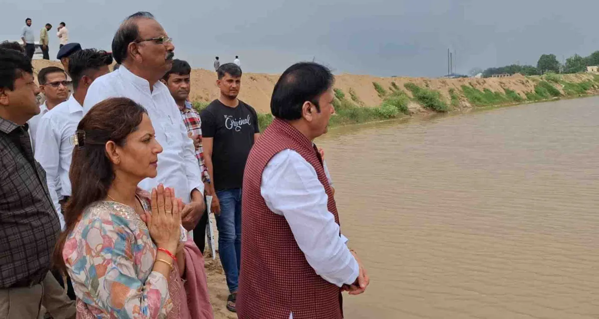 સિદ્ધપુર ખાતે સરસ્વતી નદીમાં નવા નીરના વધામણાં કરતાં કેબિનેટ મંત્રી