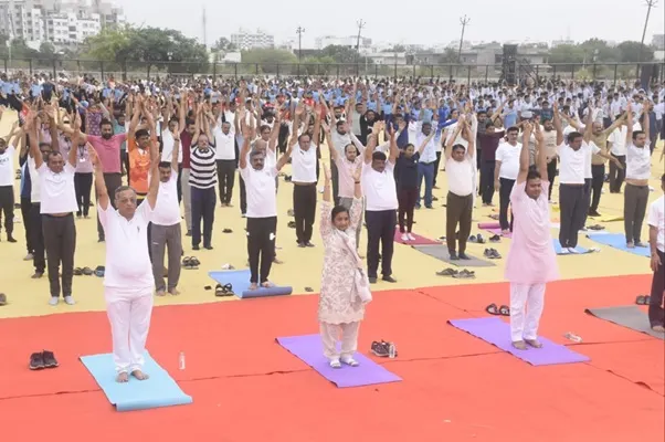 ભાવનગર ખાતે કેન્દ્રિય રાજયમંત્રી શ્રીમતી નિમુબેન બાંભણીયાના અધ્યક્ષસ્થાને ‘વિશ્વ યોગ દિવસ’ની ઉજવણી કરાઈ