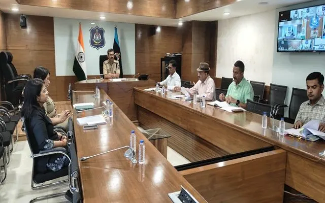 રાજ્યના પોલીસ વડા શ્રી વિકાસ સહાયે આગામી તહેવારો ચેટીચાંદ અને ઈદ અનુસંધાને તમામ પોલીસ કમિશનરશ્રી અને પોલીસ અધિક્ષકશ્રી સાથે વિડિઓ કોન્ફરન્સ યોજી