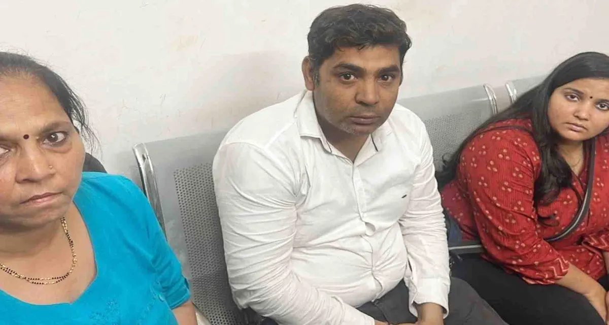 મહેસાણાના જોટાણા ગામે ત્રણ નકલી જીએસટી અધિકારી ઝડપાયા