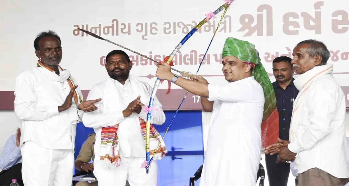 દાંતા તાલુકાના મોટા પીપોદરા ગામમાં આદિવાસી પરિવારોનું ઐતિહાસિક પુનર્વસન કરાવતા ગૃહ રાજ્યમંત્રી હર્ષ સંઘવી