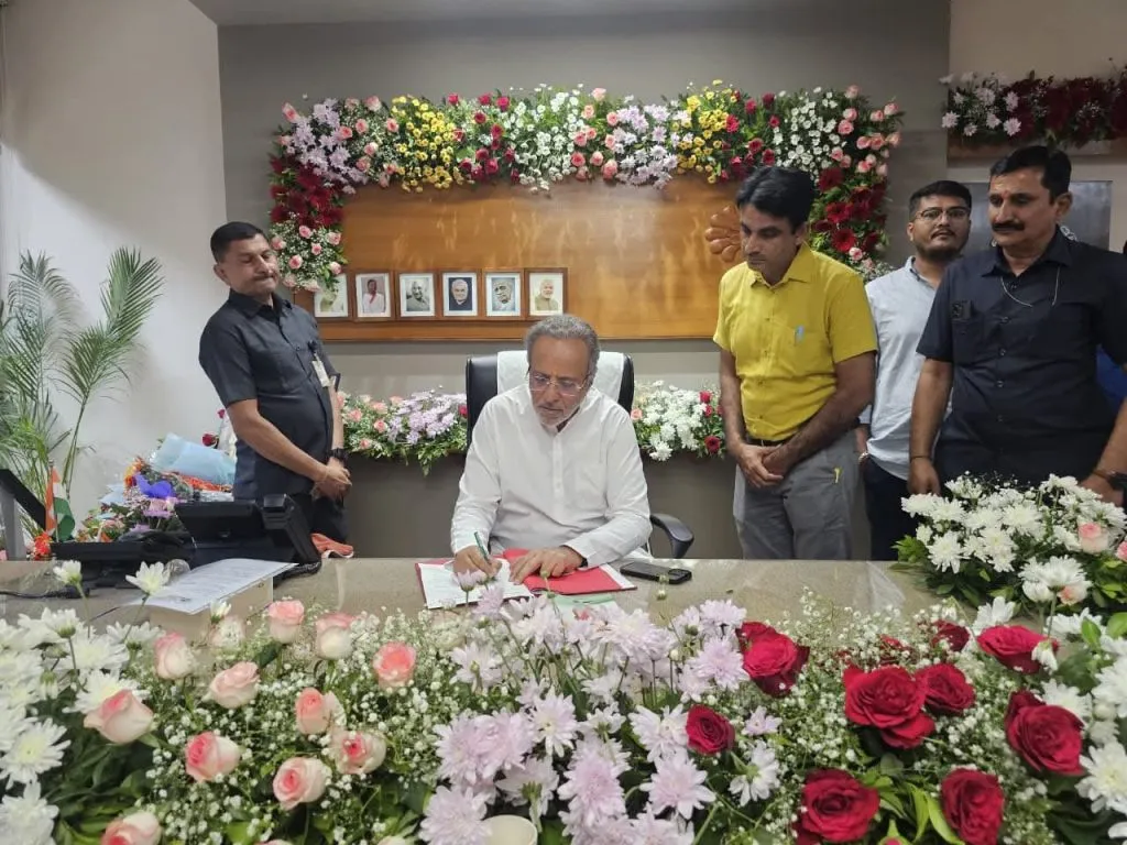 વન- પર્યાવરણ મંત્રી શ્રી અર્જુનભાઈ મોઢવાડિયા તથા અન્ન – નાગરિક પુરવઠા મંત્રી શ્રી રમણભાઈ સોલંકીએ વિધિવત રીતે પદભાર સંભાળ્યો