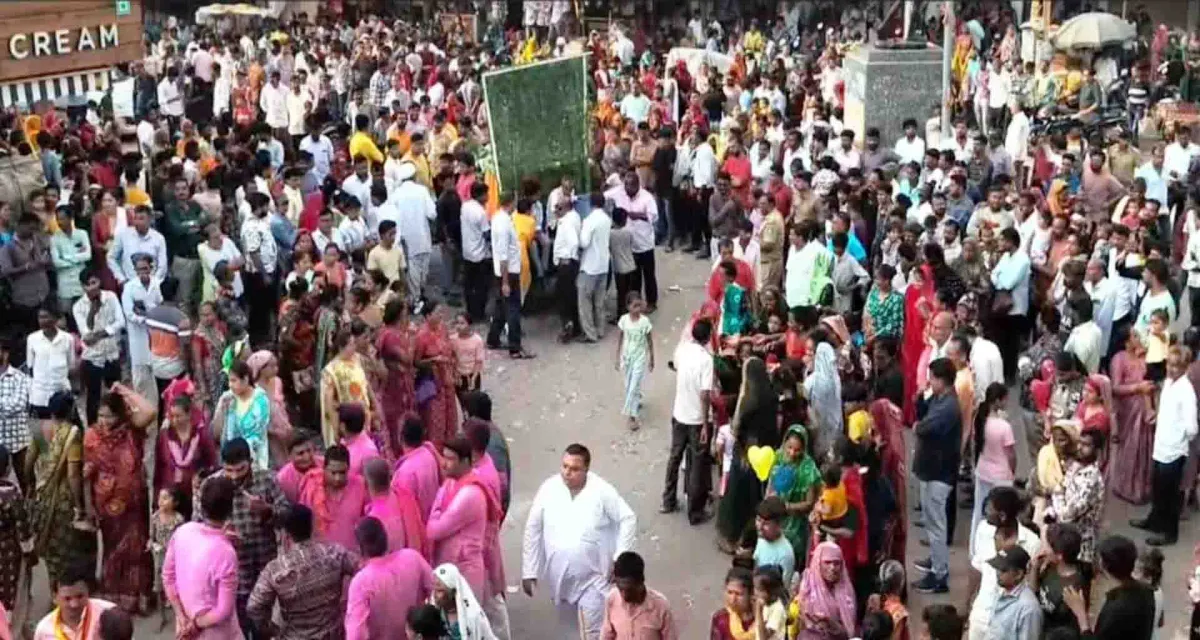 ડીસામાં ધામધૂમપૂર્વક જલઝીલણી એકાદશી અને ગણેશ વિસર્જનની વિશાળ શોભાયાત્રા નીકળી