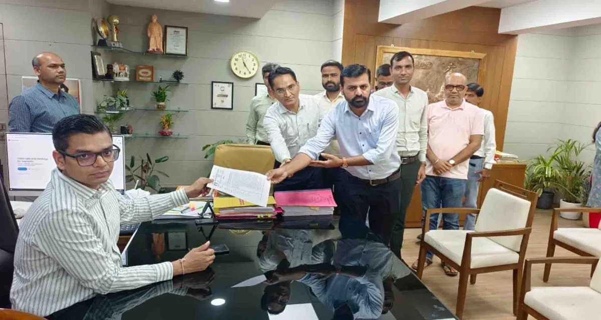 બનાસકાંઠા મહેસુલી કર્મચારી ઓના વિવિધ પ્રશ્નોના મુદ્દે કલેકટરને અપાયું આવેદનપત્ર