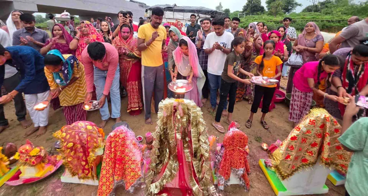 સાબરકાંઠા; દશામાંના દશ દિવસનું વ્રત પૂર્ણ વાજતે-ગાજતે માતાજીની મૂર્તિનું વિસર્જન