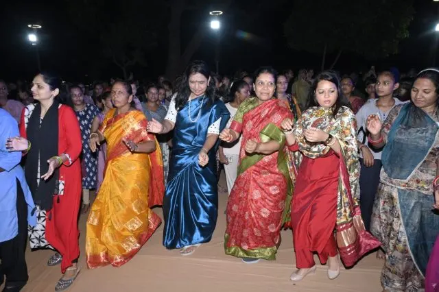 અમદાવાદ મ્યુનિસિપલ કોર્પોરેશન દ્વારા કાંકરીયા પરિસર ખાતે જયા પાર્વતી વ્રતના જાગરણ નિમિત્તે વિવિધ સાંસ્કૃતિક કાર્યક્રમનું આયોજન કરવામાં આવ્યું