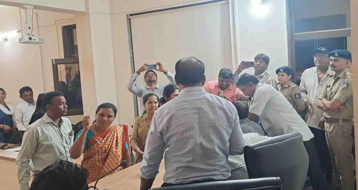 પાલનપુર નગરપાલિકાની સાધારણ સભામાં હોબાળો; વિપક્ષનો અવાજ રૂંધી બહુમતિના જોરે બોર્ડ સંપન્ન