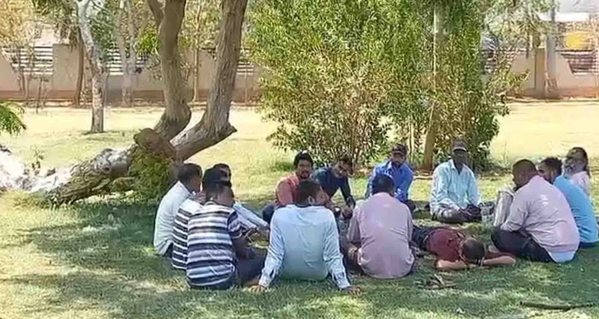 પાલનપુર માં લાંબા સમયનો વીજ કાપ મુકતા શહેરીજનો ગરમીમાં શેકાયા