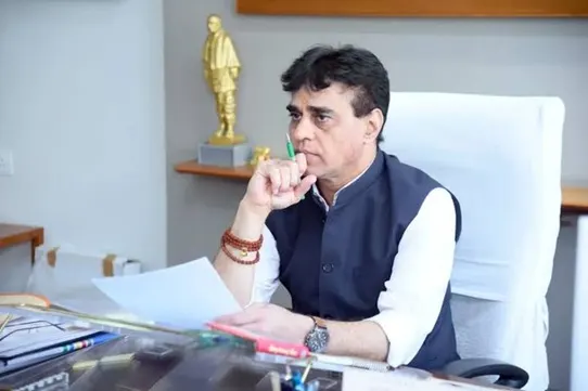 પક્ષી બચાવો…પ્રકૃતિ બચાવોનો સંદેશો આપતા શિક્ષણ રાજ્ય મંત્રી શ્રી પ્રફુલભાઈ પાનશેરીયા