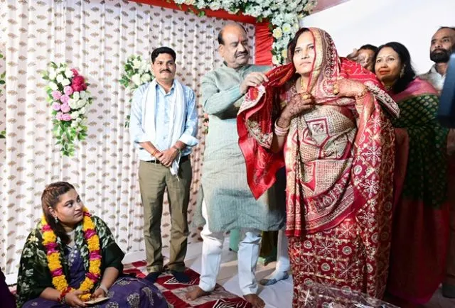 લોકસભા સ્પીકર ઓમ બિરલાએ હૃદયસ્પર્શી ઉદાહરણ પુરું પાડ્યું, કોટાના સાંગોદમાં પુલવામા શહીદ CRPF જવાન હેમરાજ મીણાની પુત્રીના લગ્નમાં હાજરી આપી