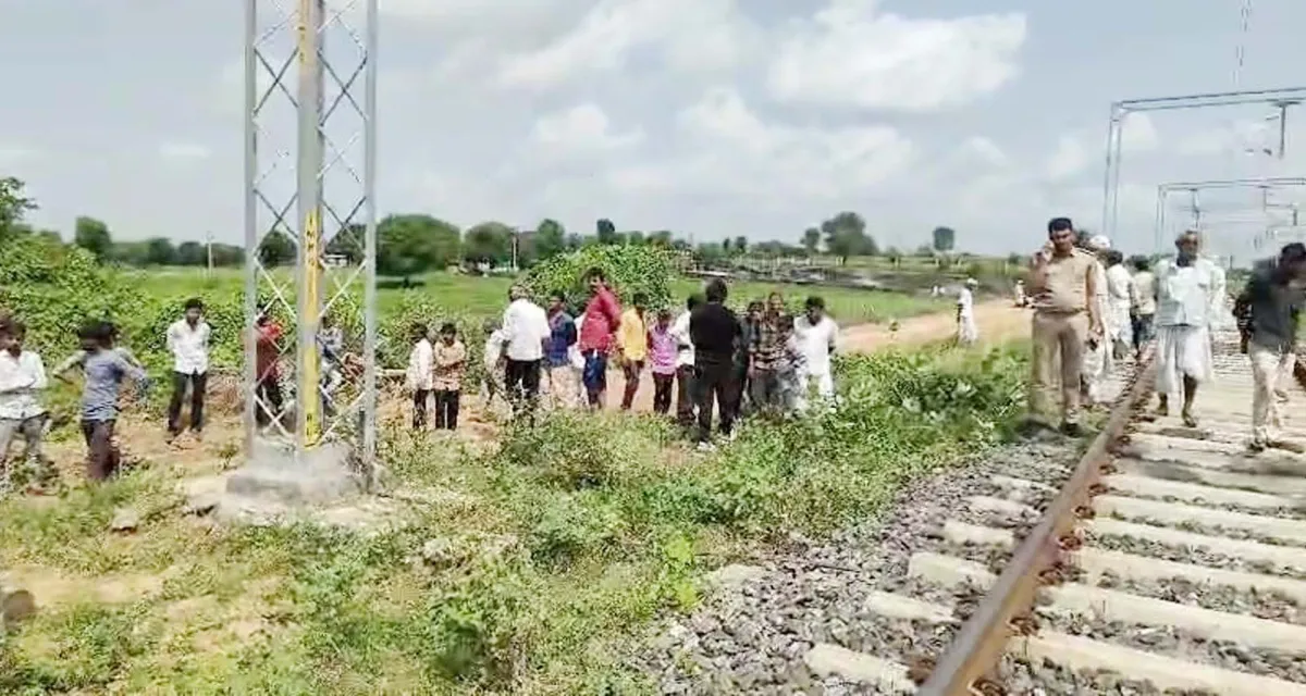ભીલડીના ઓઢવા રેલ્વે સ્ટેશન નજીક યુવક જીવન ટુંકાવ્યું