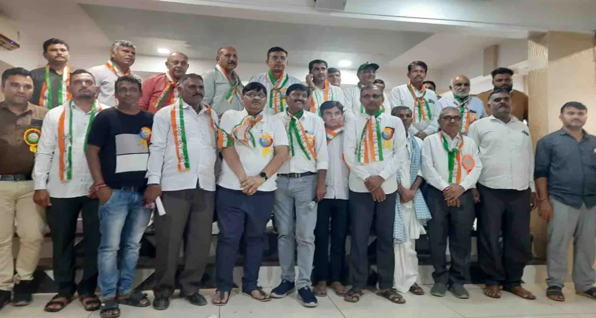 બનાસકાંઠા જિલ્લાના ખાતર વિક્રેતાઓએ બાંયો ચડાવી