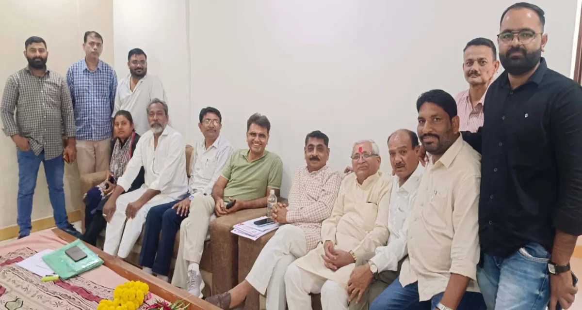 ડીસા નગરપાલિકામાં કોંગ્રેસના 'પંજા'નો માસ્ટર પ્લાન : તમામ 44 બેઠકો પર એકલે હાથે લડવાની રણનીતિ તૈયાર
