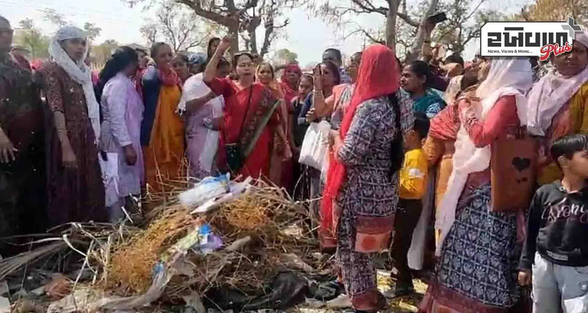 આંગણવાડી બહેનોએ બજેટનો વિરોધ કર્યો; હોળી કરી જતાવ્યો વિરોધ