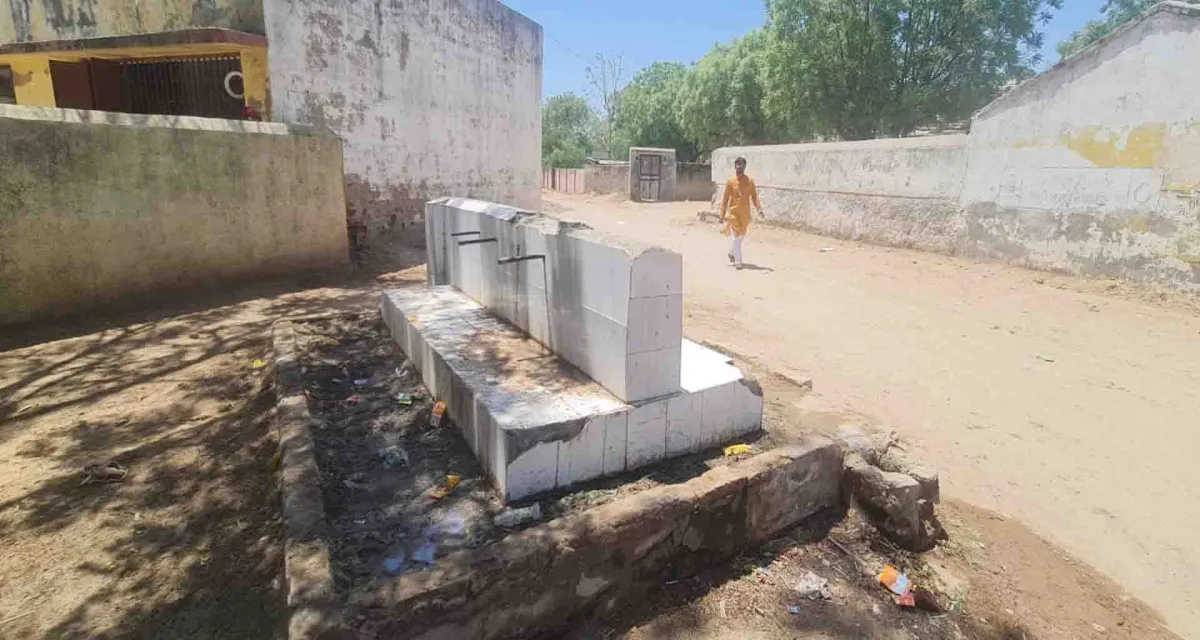 નલ સે જલ યોજનાનો ફિયાસ્કો; ભાભરના ચેમ્બુવા નવા અને જૂના ગામે પીવાના પાણીની રાડ