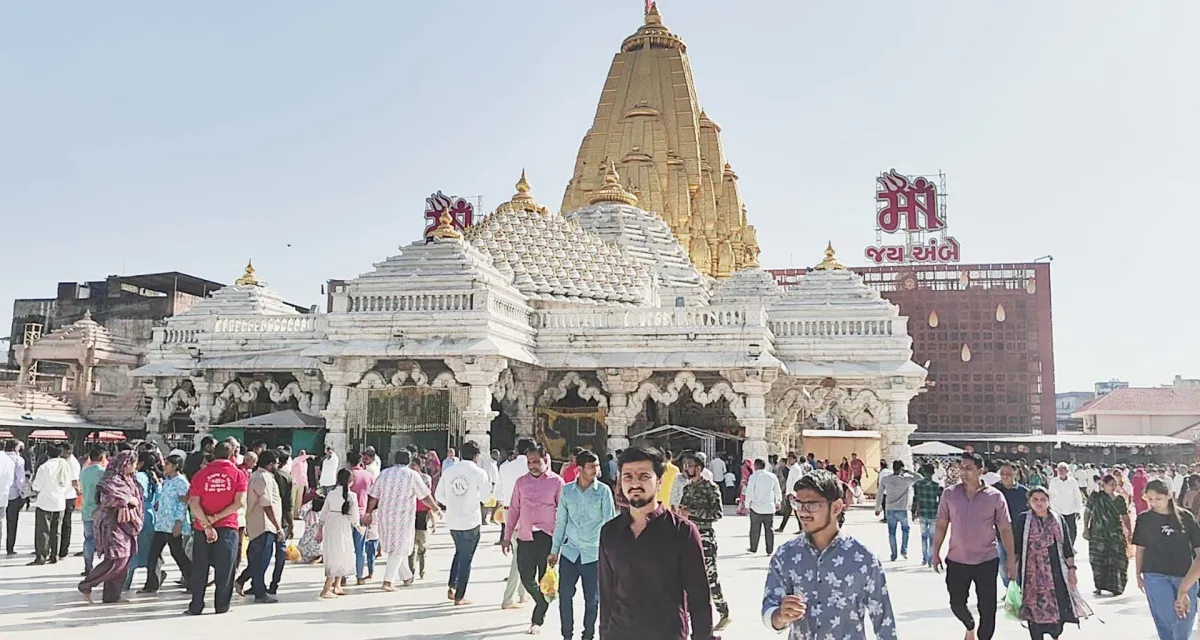 દેવદિવાળી અને કાર્તિકી પૂનમને લઇ શક્તિપીઠ અંબાજીમાં ભક્તોનું ઘોડાપૂર