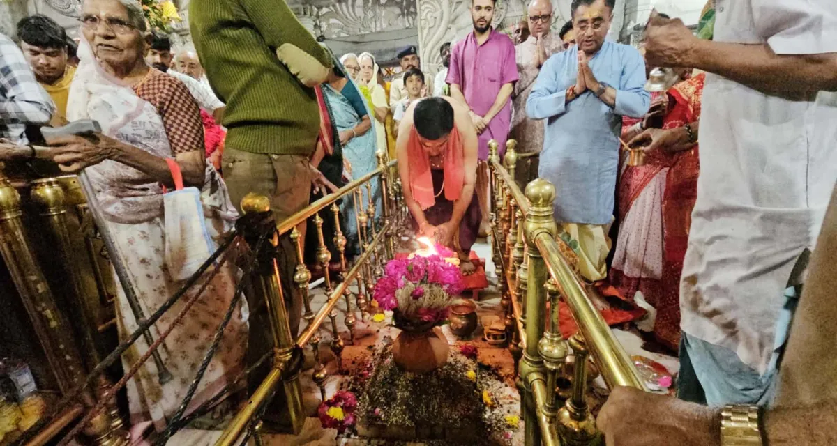 યાત્રાધામ અંબાજીમાં ચૈત્રી નવરાત્રીનો મંગલ પ્રારંભ : ઘટસ્થાપન સાથે ગુંજી ઉઠ્યા ‘જય અંબે’ના નાદ