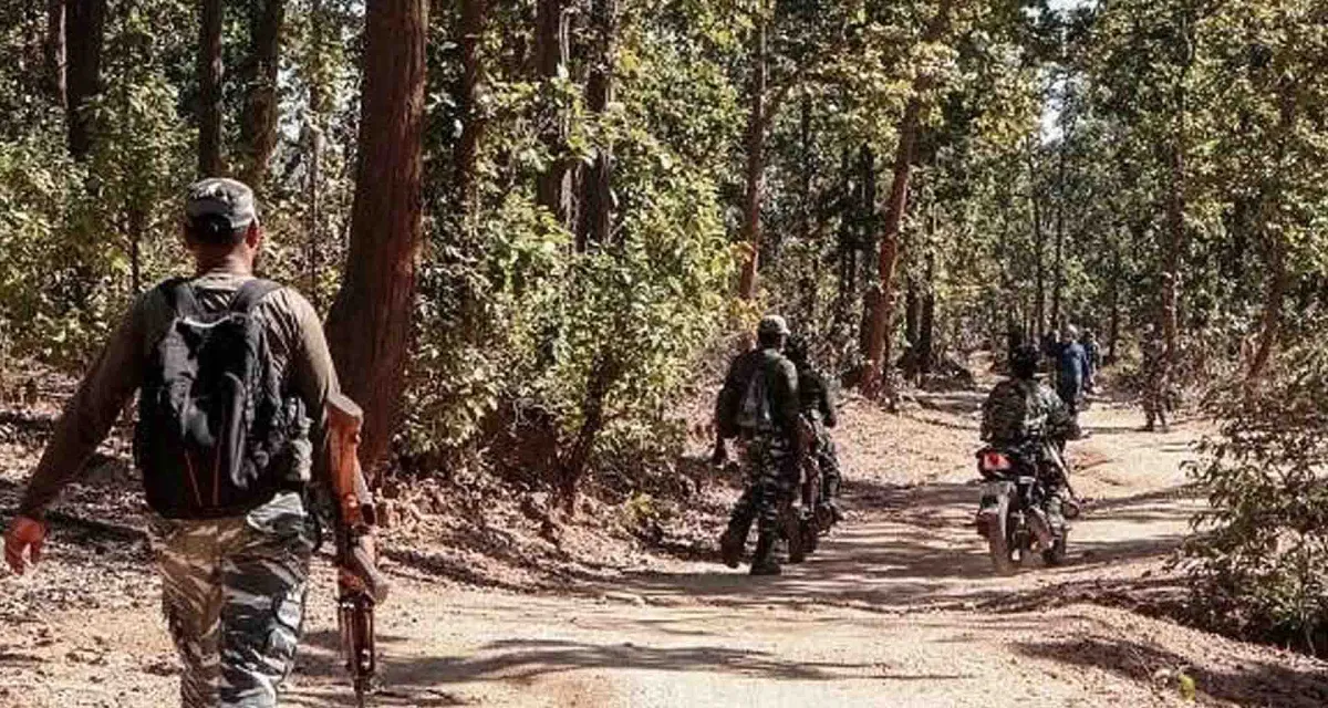 છત્તીસગઢના સુકમા જિલ્લામાં 33 નક્સલીઓએ સુરક્ષા દળો સમક્ષ આત્મસમર્પણ