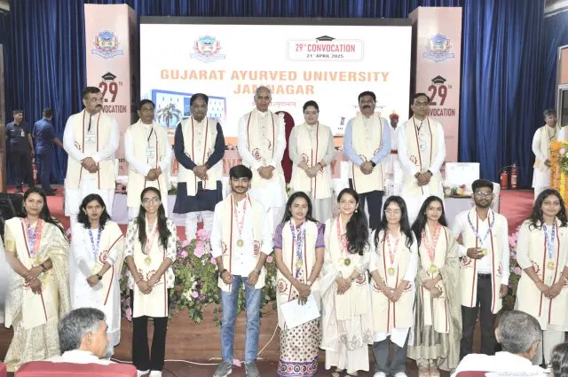 રાજ્યપાલ શ્રી આચાર્ય દેવવ્રતજીની પ્રેરક ઉપસ્થિતિમાં જામનગરની ગુજરાત આયુર્વેદ યુનિવર્સિટીનો ૨૯ મો ૫દવીદાન સમારોહ યોજાયો