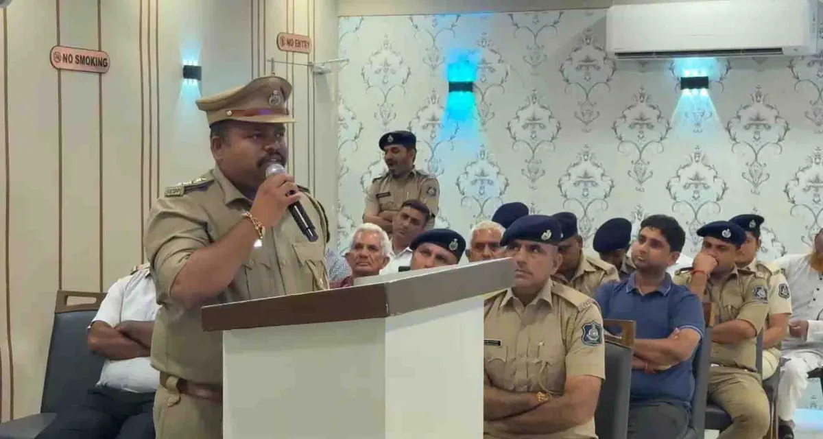 બનાસકાંઠા જિલ્લા પોલીસ દ્વારા સરપંચો સાથે પરીસંવાદ યોજાયો