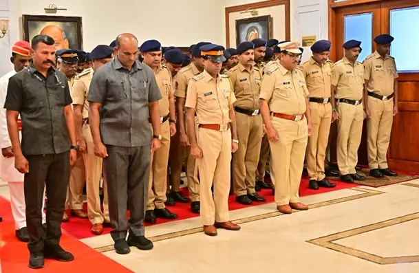 રાજ્યપાલશ્રી આચાર્ય દેવવ્રતજીએ મહારાષ્ટ્રના ઉપમુખ્યમંત્રીશ્રી અજિત પવારને ભાવભીની શ્રદ્ધાંજલિ પાઠવી