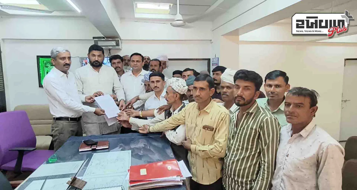 થરાદમાં પાંચ ગામોના ખેડૂતો દ્વારા પ્રાંત અધિકારીને આવેદનપત્ર અપાયું