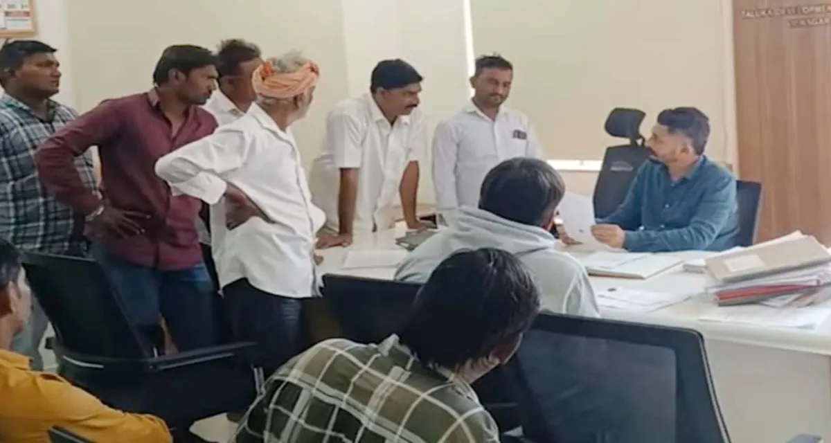 મહેસાણા વિસનગરના મહમદપુરમાં મનરેગા કૌભાંડનો પર્દાફાશ : ૪૨ ગ્રામજનોના નામે બારોબાર નાણાં ઉપાડાયા