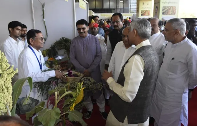 રાજ્યપાલ શ્રી આચાર્ય દેવવ્રતજીએ ગુજરાત વિધાનસભા ખાતે ‘પ્રાકૃતિક કૃષિ ઉત્પાદન’ના પ્રદર્શનનું કર્યું ઉદ્ઘાટન